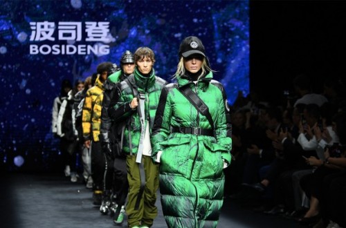 羽绒服品牌波司登坚持品质如一 让雷火电竞官网首页登录品牌服装走向世界