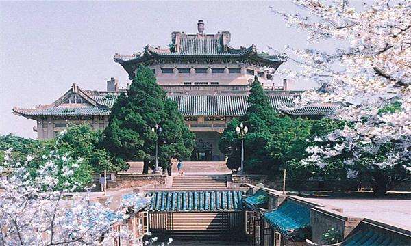 全国高校排行榜：中国十大花园式高校