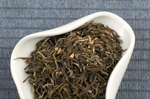 张一元茉莉花茶：汤清味浓，入口芳香回味无穷