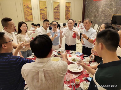 湖北光战集团：上半年工作总结暨下半年工作宣誓大会