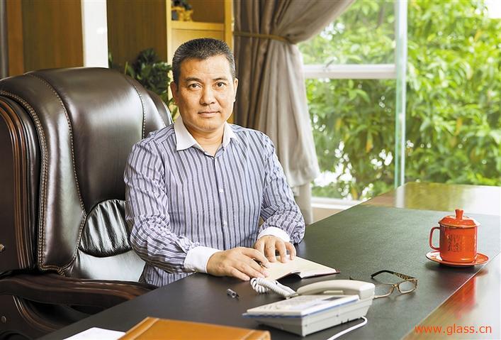 裴利群：20年做了2000万面镜子